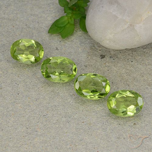 4.40ctw Naturale Verde chiaro e vivace Peridoto, Ovale, VS