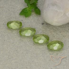 Gemme di Peridoto Verde chiaro e vivace naturale da 4.40 ct, Ovale, VS