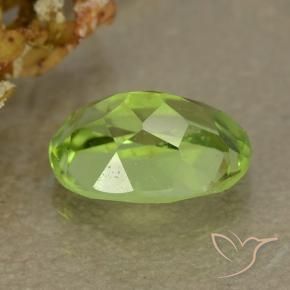 Peridoto Verde acceso naturale da 1.20 ct, Ovale, VS