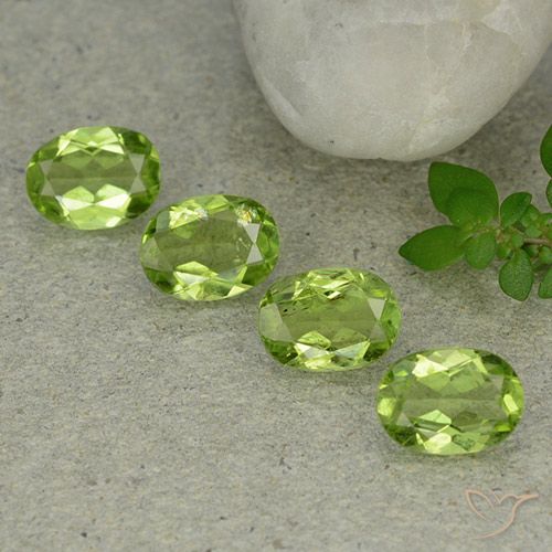 4.79ctw Naturale Verde medio Peridoto, Ovale, VS