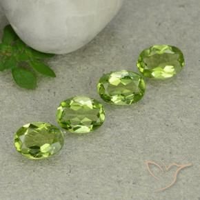 Gemme di Peridoto Verde acceso naturale da 4.79 ct, Ovale, VS