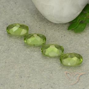 Gemme di Peridoto Verde acceso naturale da 4.79 ct, Ovale, VS