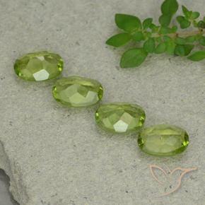 Gemme di Peridoto Verde acceso naturale da 4.56 ct, Ovale, VS