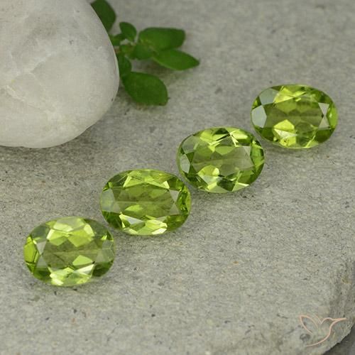 Gemme di Peridoto Verde acceso naturale da 4.90 ct, Ovale, VS