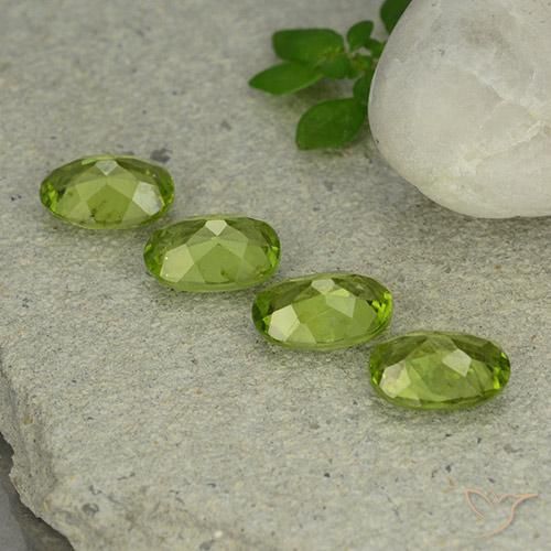 Gemme di Peridoto Verde acceso naturale da 4.90 ct, Ovale, VS