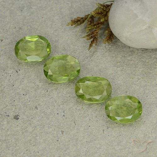 3.92ctw Naturale Verde chiaro e vivace Peridoto, Ovale, VS