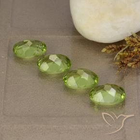 Gemme di Peridoto Verde medio naturale da 5.26 ct, Ovale, VS