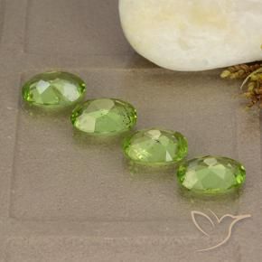 Gemme di Peridoto Verde acceso naturale da 5.07 ct, Ovale, VS