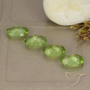 Gemme di Peridoto Verde acceso naturale da 4.77 ct, Ovale, VS