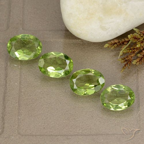4.15ctw Naturale Verde chiaro e vivace Peridoto, Ovale, VS