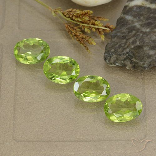 4.29ctw Naturale Verde medio Peridoto, Ovale, VS