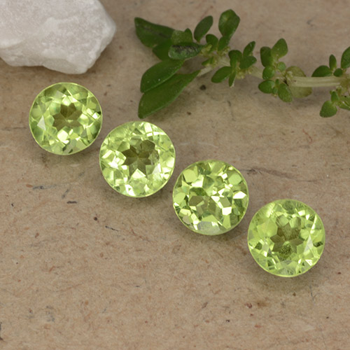 Gemme di Peridoto Verde chiaro e vivace naturale da 2.06 ct, Taglio rotondo, VVS-VS