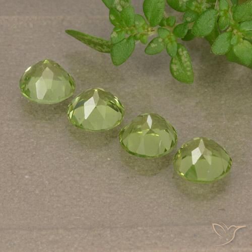 Gemme di Peridoto Verde chiaro e vivace naturale da 1.80 ct, Rotondo, VVS-VS