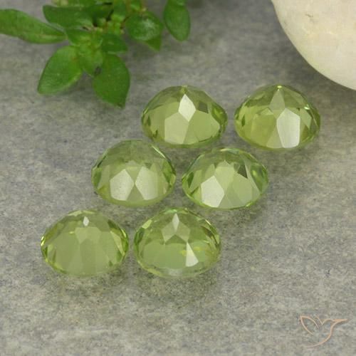Gemme di Peridoto Verde chiaro e vivace naturale da 2.61 ct, Rotondo, VVS-VS