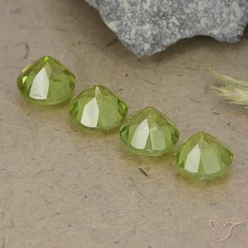 Gemme di Peridoto Verde chiaro e vivace naturale da 3.90 ct, Rotondo, VVS-VS