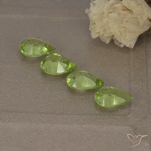 Gemme di Peridoto Verde chiaro e vivace naturale da 2.64 ct, Forma a pera, VVS-VS