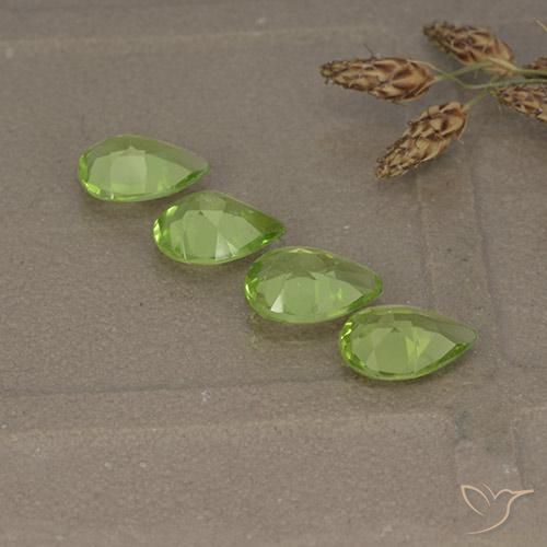 Gemme di Peridoto Verde medio naturale da 2.45 ct, Forma a pera, VVS-VS