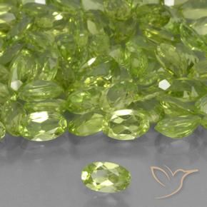 Peridoto Verde medio naturale da 0.24 ct, Ovale, VVS-VS