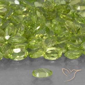 Peridoto Verde medio naturale da 0.24 ct, Ovale, VVS-VS