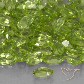 Peridoto Verde acceso naturale da 0.24 ct, Ovale, VVS-VS