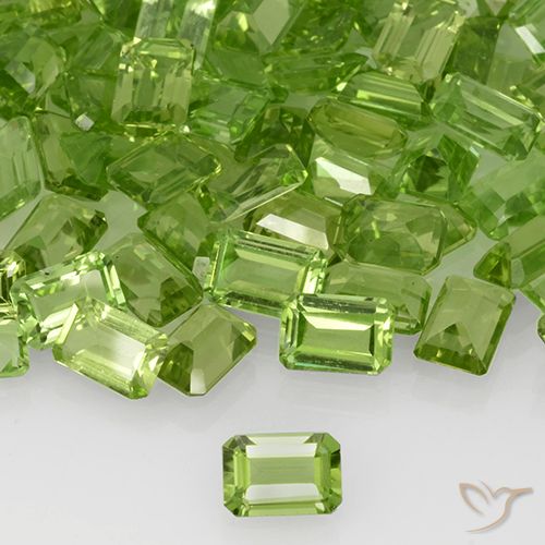 0.59ct Naturale Verde medio Peridoto, Taglio smeraldo, VVS-VS