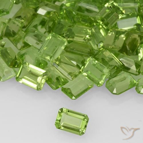 Peridoto Verde medio naturale da 0.59 ct, Ottagonale / Taglio smeraldo, VVS-VS