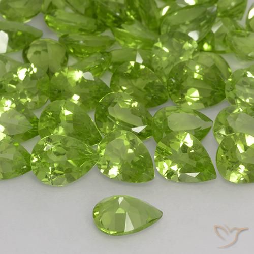 Peridoto Verde giallastro naturale da 1.08 ct, Forma a pera, VS