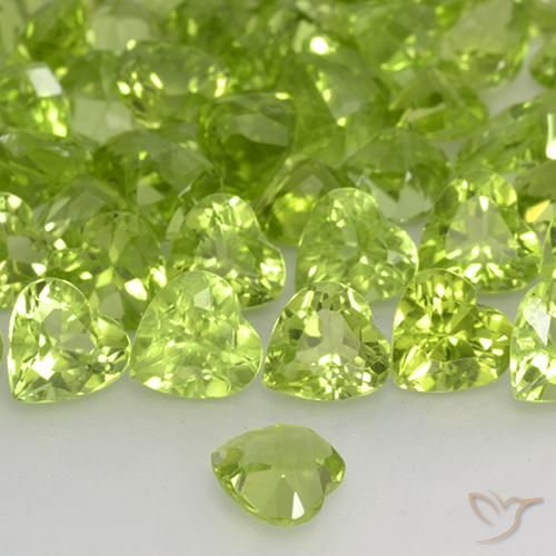 Peridoto Verde giallastro naturale da 0.48 ct, Cuore, VVS-VS