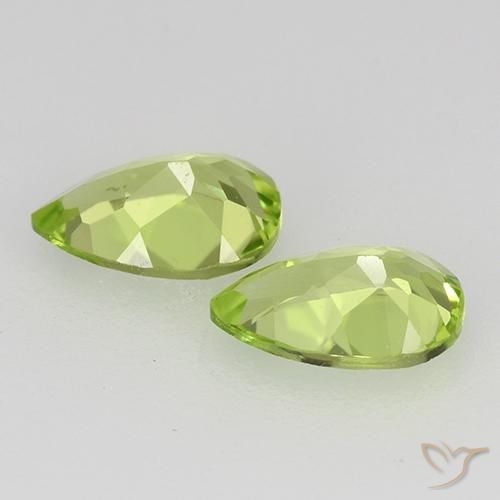 Gemme di Peridoto Verde chiaro e vivace naturale da 0.87 ct, Forma a pera, VVS-VS