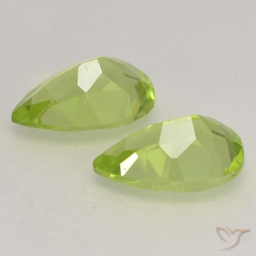 Gemme di Peridoto Verde chiaro e vivace naturale da 0.87 ct, Forma a pera, VVS-VS