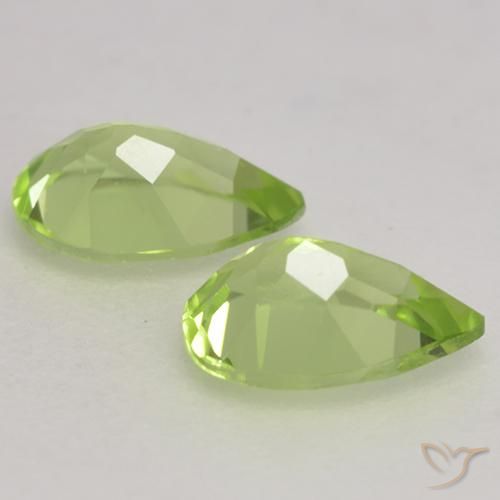 Gemme di Peridoto Verde chiaro e vivace naturale da 0.84 ct, Forma a pera, VVS-VS
