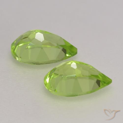 Gemme di Peridoto Verde acceso naturale da 0.94 ct, Forma a pera, VVS-VS