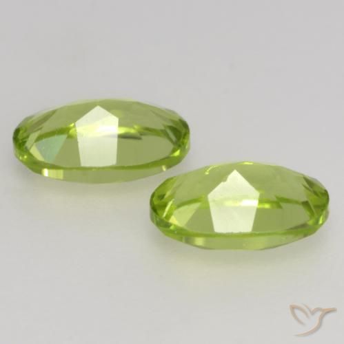 Gemme di Peridoto Verde medio naturale da 1.00 ct, Ovale, VS