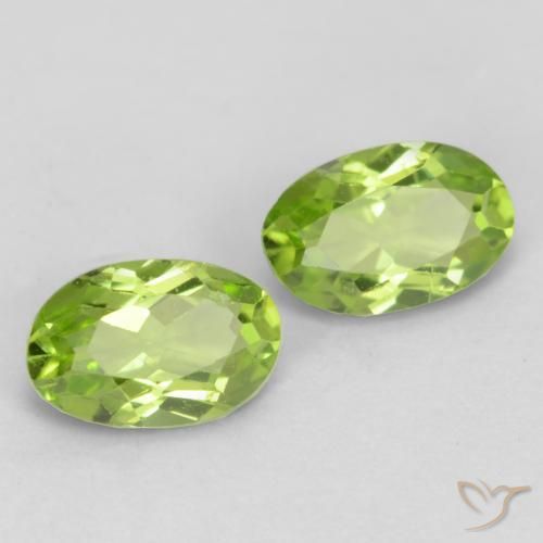 Gemme di Peridoto Verde acceso naturale da 0.94 ct, Ovale, VS