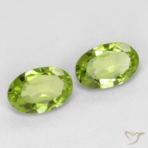Gemme di Peridoto Verde acceso naturale da 0.97 ct, Ovale, VS