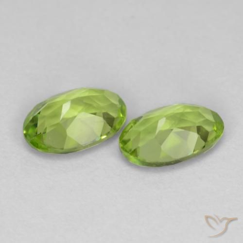 Gemme di Peridoto Verde chiaro e vivace naturale da 0.97 ct, Ovale, VS