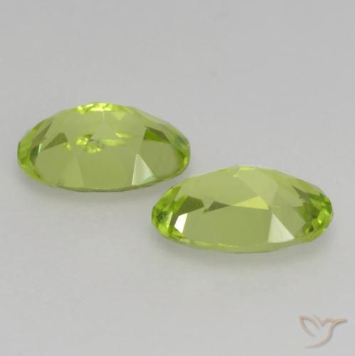 Gemme di Peridoto Verde chiaro e vivace naturale da 0.94 ct, Ovale, VS