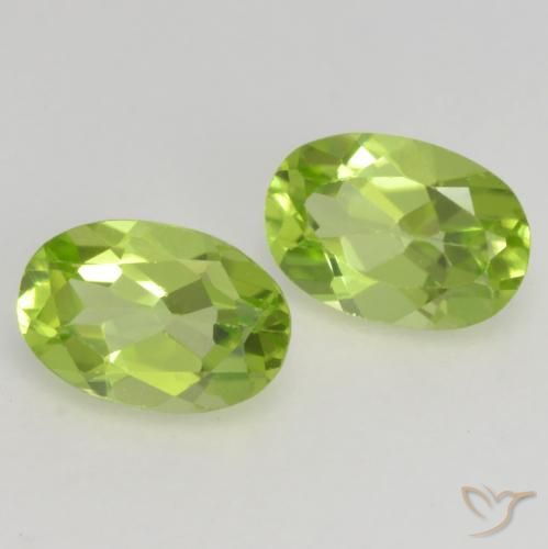 Gemme di Peridoto Verde chiaro e vivace naturale da 0.93 ct, Ovale, VS