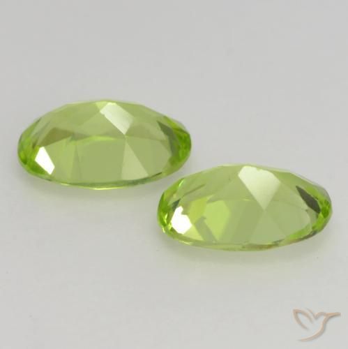 Gemme di Peridoto Verde chiaro e vivace naturale da 0.93 ct, Ovale, VS