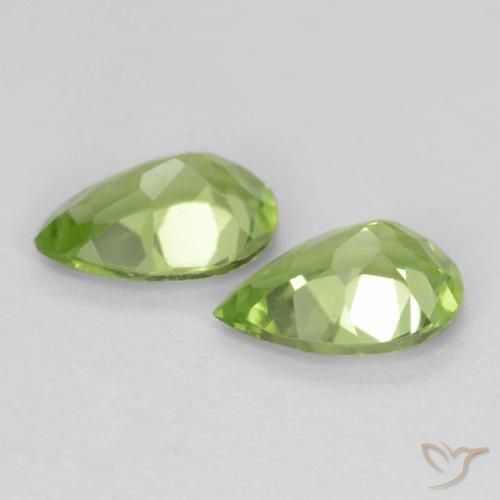 Gemme di Peridoto Verde chiaro e vivace naturale da 0.85 ct, Forma a pera, VVS-VS
