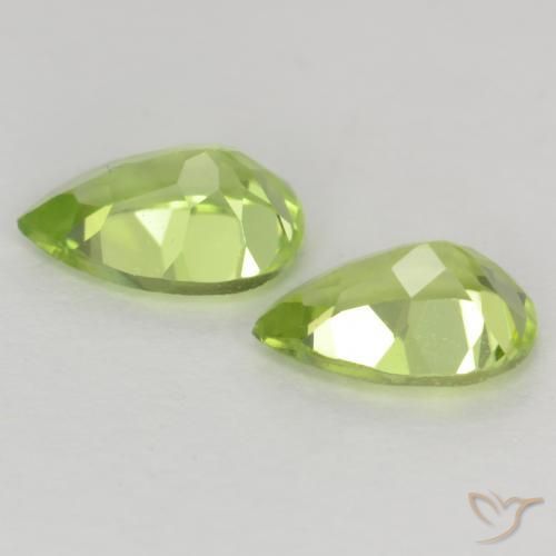 Gemme di Peridoto Verde chiaro e vivace naturale da 0.87 ct, Forma a pera, VVS-VS