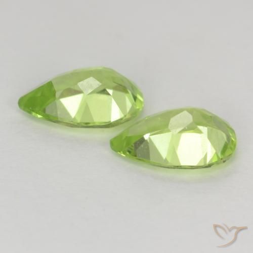 Gemme di Peridoto Verde chiaro e vivace naturale da 0.78 ct, Forma a pera, VVS-VS