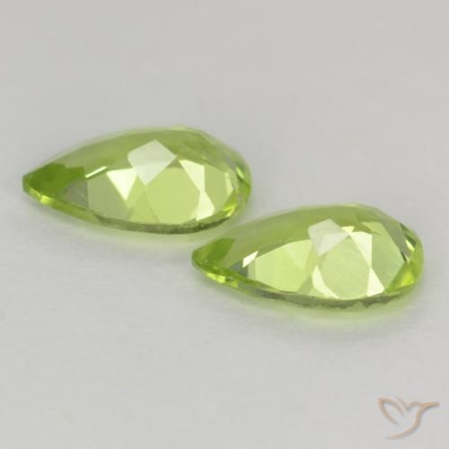 Gemme di Peridoto Verde chiaro e vivace naturale da 0.81 ct, Forma a pera, VVS-VS