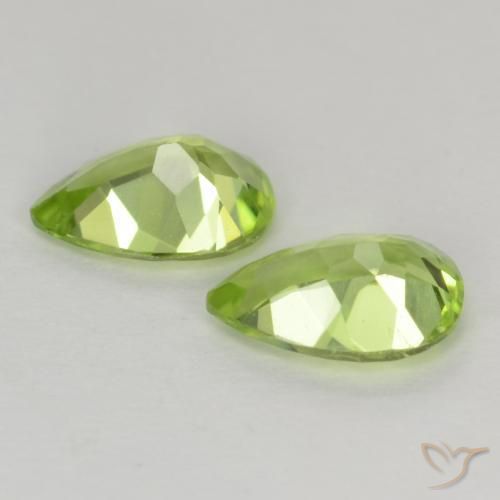 Gemme di Peridoto Verde chiaro e vivace naturale da 0.79 ct, Forma a pera, VVS-VS