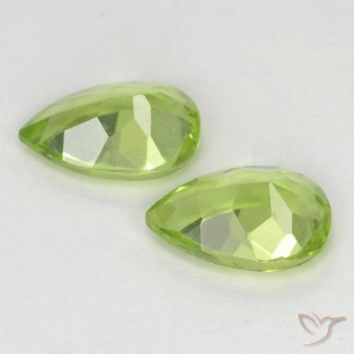 Gemme di Peridoto Verde chiaro e vivace naturale da 0.88 ct, Forma a pera, VVS-VS