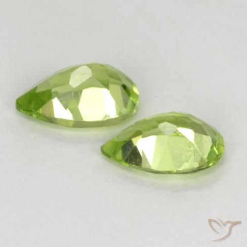 Gemme di Peridoto Verde chiaro naturale da 0.84 ct, Forma a pera, VVS-VS