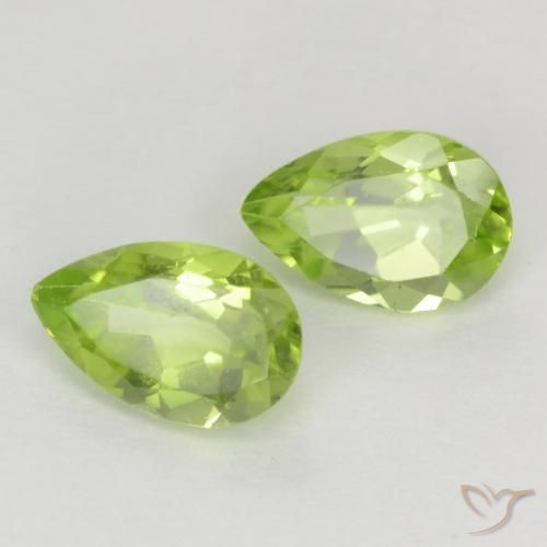 Gemme di Peridoto Verde chiaro naturale da 0.94 ct, Forma a pera, VVS-VS