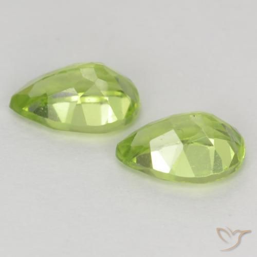 Gemme di Peridoto Verde chiaro naturale da 0.94 ct, Forma a pera, VVS-VS
