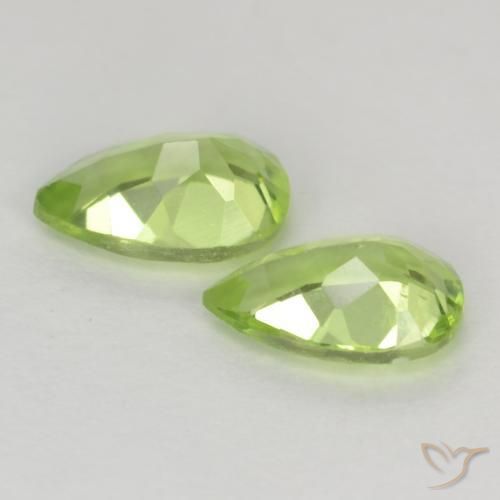Gemme di Peridoto Verde chiaro naturale da 0.88 ct, Forma a pera, VVS-VS