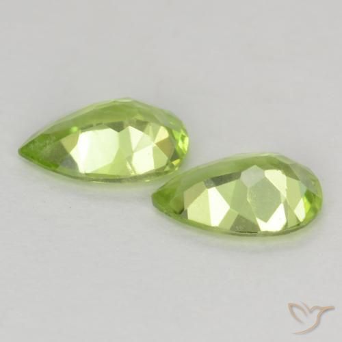Gemme di Peridoto Verde chiaro naturale da 0.69 ct, Forma a pera, VVS-VS